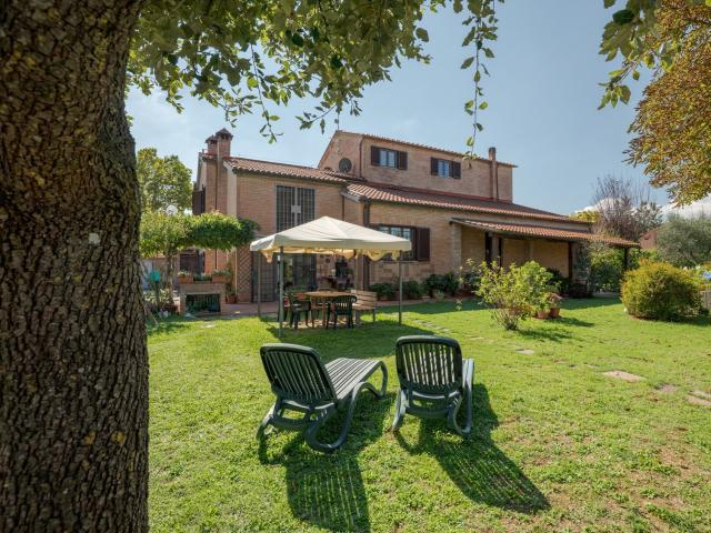 Villetta indipendente in vendita di 294 m² in Strada delle coste