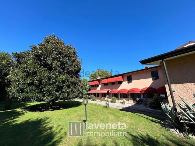 Villetta indipendente in vendita di 295 m² in Via Casera, 37