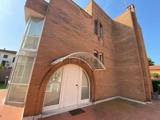 Villetta indipendente in vendita di 295 m² in Via Domenico Cimarosa, 28