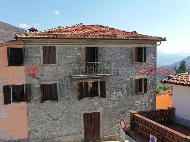 Villetta indipendente in vendita di 295 m² in Via del Giardino, 6