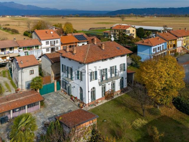 Villetta indipendente in vendita di 295 m² in Via XI Febbraio