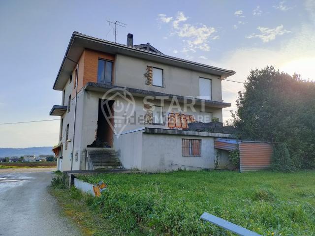 Villetta indipendente in vendita di 295 m² in Strada Provinciale Maceratese, 93