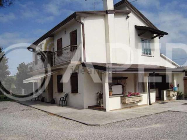 Villetta indipendente in vendita di 296 m² in Via Cavaizza, 6