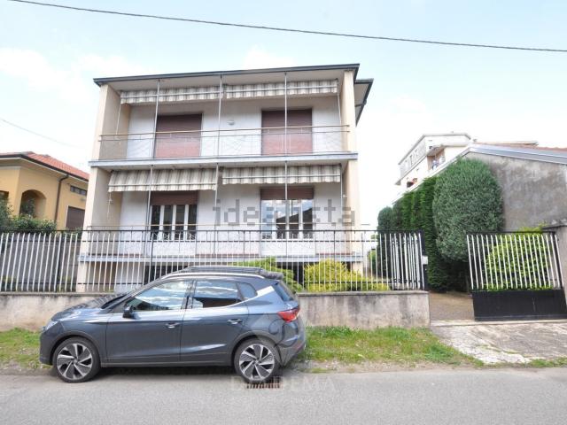 Villetta indipendente in vendita di 296 m² in Via F. Gioia, 17