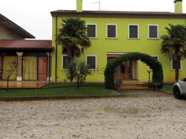 Villetta indipendente in vendita di 296 m² in Via Mozza