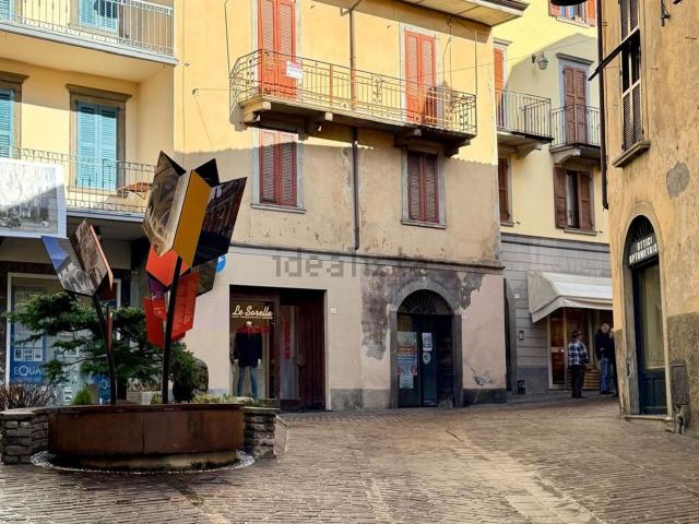 Villetta indipendente in vendita di 296 m² in Piazza Baradello, 3