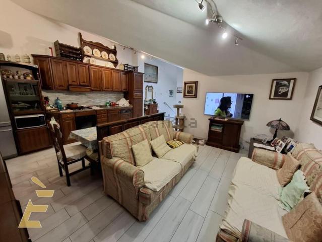 Villetta indipendente in vendita di 297 m² in Via Giulio Cesare, 43