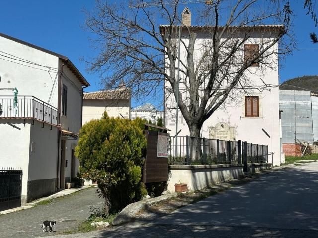 Villetta indipendente in vendita di 297 m² in Via della Madonna
