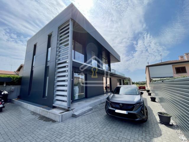 Villetta indipendente in vendita di 298 m² in Via Casette