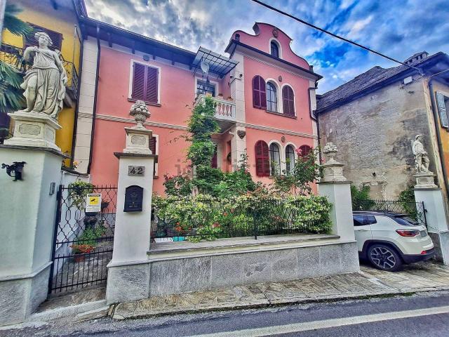 Villetta indipendente in vendita di 298 m² in Via E. Toninelli