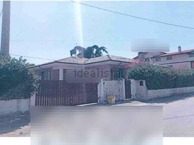 Villetta indipendente in vendita di 298 m² in Via Piana La Fara