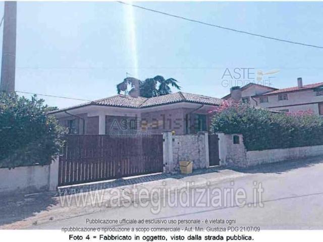 Villetta indipendente in vendita di 298 m² in Via Piana La Fara