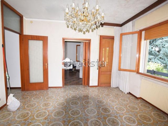 Villetta indipendente in vendita di 298 m² in Via Roma