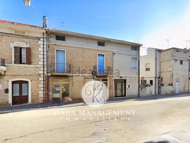 Villetta indipendente in vendita di 298 m² in Via Umberto I, 240