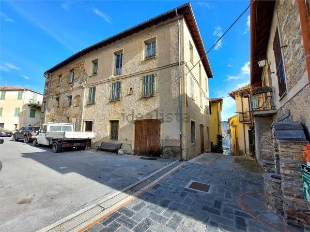 Villetta indipendente in vendita di 299 m² in Piazza Vittorio Veneto, 9