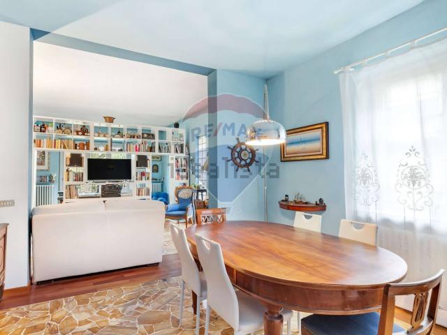 Villetta indipendente in vendita di 300 m² in Via C. Battisti, 9