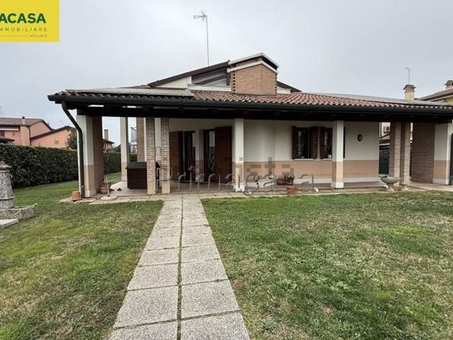 Villetta indipendente in vendita di 300 m² in Via Como, 2