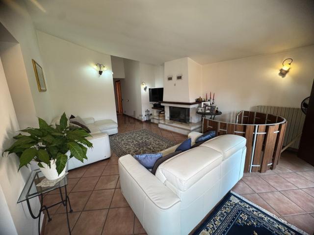 Villetta indipendente in vendita di 300 m² in Via Corte, 11