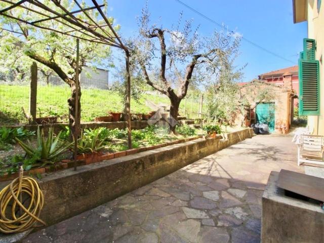 Villetta indipendente in vendita di 300 m² in Via Caterina Bueno