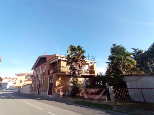 Villetta indipendente in vendita di 300 m² in Via Cameri, 31