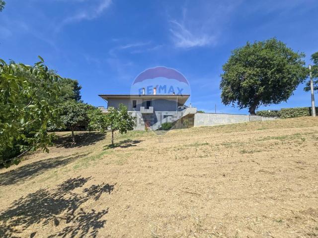 Villetta indipendente in vendita di 300 m² in Via Canale, 50