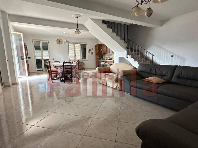 Villetta indipendente in vendita di 300 m² in Via Caravaggio