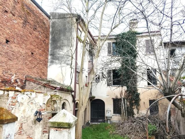 Villetta indipendente in vendita di 300 m² in Via Carlo Montanari, 34