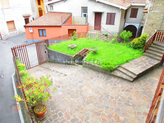 Villetta indipendente in vendita di 300 m² in Via Castello