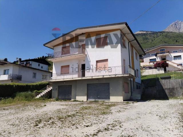 Villetta indipendente in vendita di 300 m² in Via Cergnai, 15