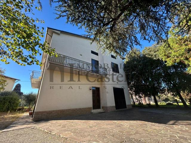 Villetta indipendente in vendita di 300 m² in Via Cristoforo Colombo