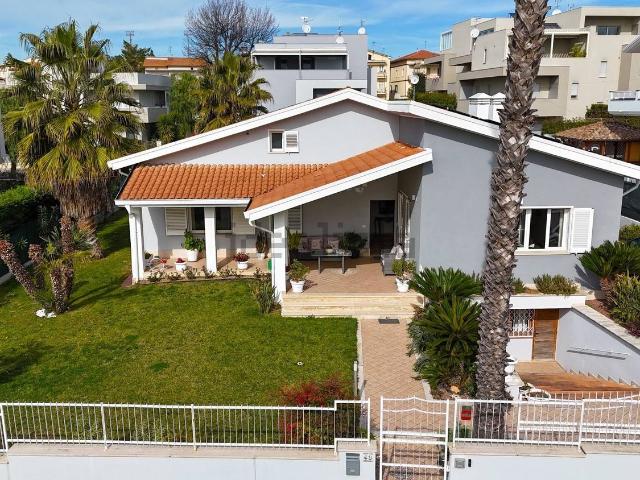 Villetta indipendente in vendita di 300 m² in Via Cupa, 47