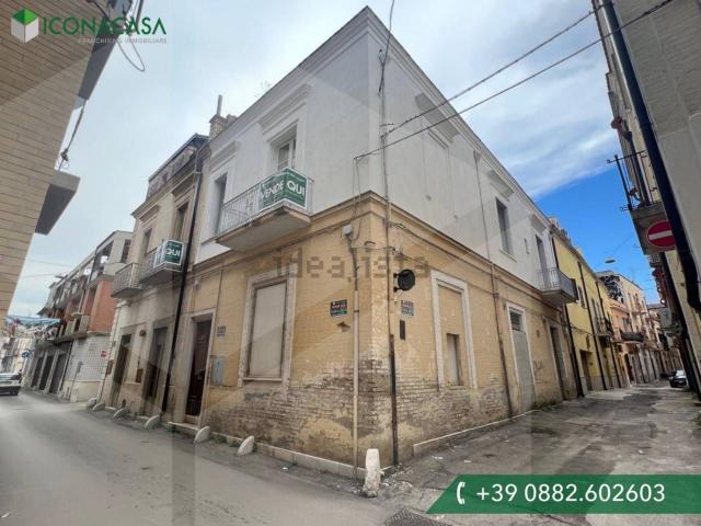 Villetta indipendente in vendita di 300 m² in Via Antonio Miroballo