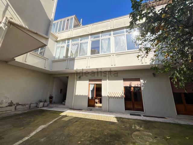 Villetta indipendente in vendita di 300 m² in Via Anna Frank