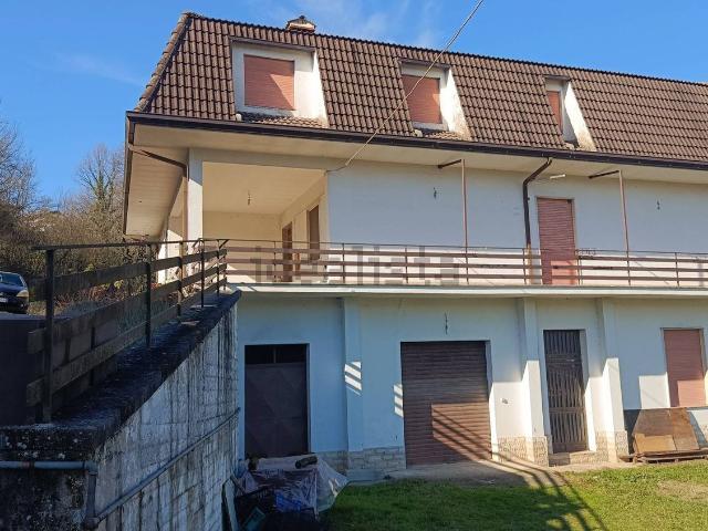 Villetta indipendente in vendita di 300 m² in Via Acqua Santa