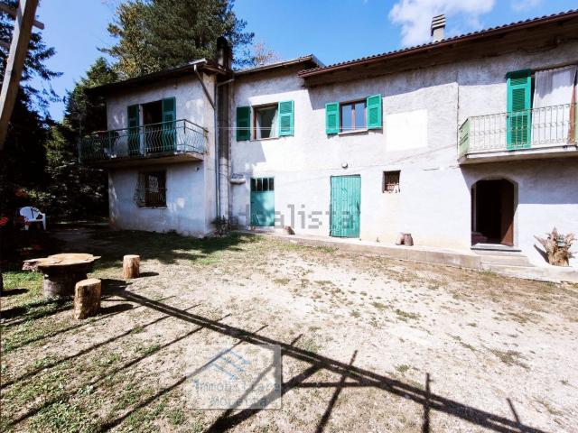 Villetta indipendente in vendita di 300 m² in Via Alba