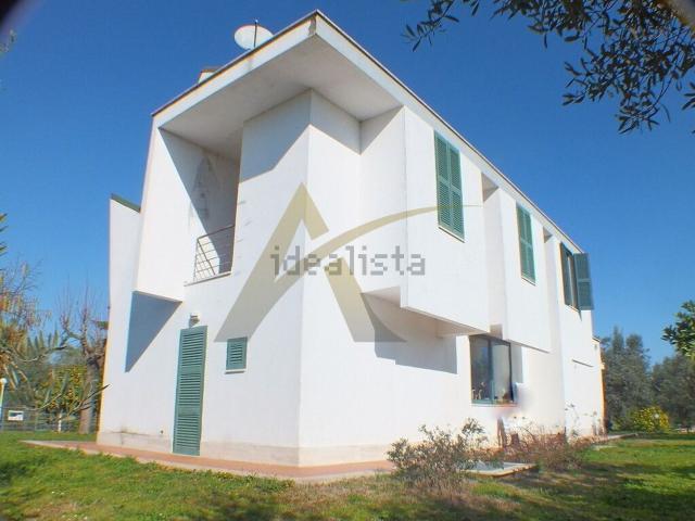 Villetta indipendente in vendita di 300 m² in Via Appia Sud, 217