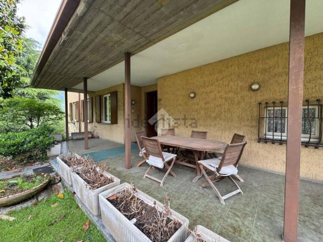 Villetta indipendente in vendita di 300 m² in Via Beato Guala, 19