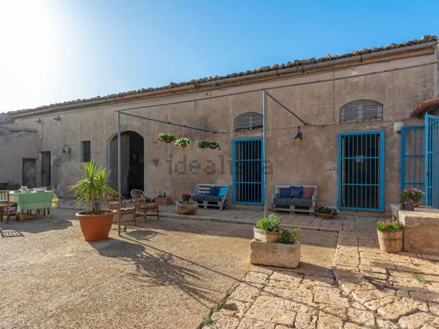 Villetta indipendente in vendita di 300 m² in Via Buttino