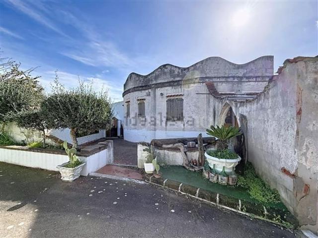 Villetta indipendente in vendita di 300 m² in Via Buddi Buddi