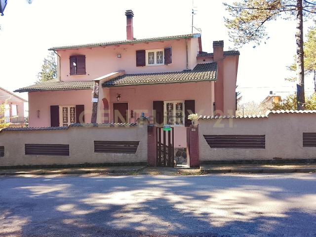 Villetta indipendente in vendita di 300 m² in Via G. Marconi, 1