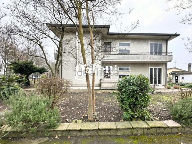 Villetta indipendente in vendita di 300 m² in Via G. Matteotti