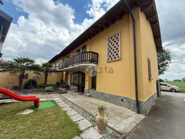 Villetta indipendente in vendita di 300 m² in Via G. Pascoli, 100
