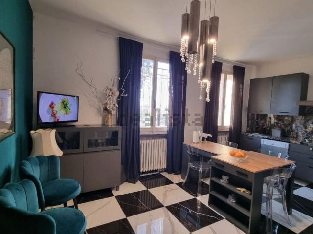 Villetta indipendente in vendita di 300 m² in Via Garfagnana
