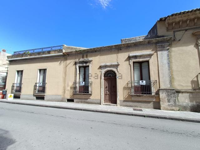 Villetta indipendente in vendita di 300 m² in Via Garibaldi, 54