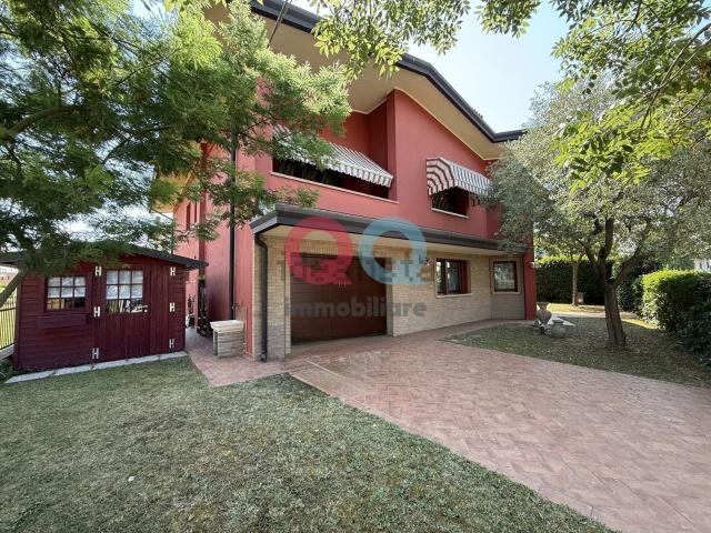 Villetta indipendente in vendita di 300 m² in Via Gellio Cassi, 30