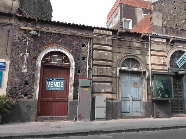 Villetta indipendente in vendita di 300 m² in Via Giovan Battista Nicolosi, 164
