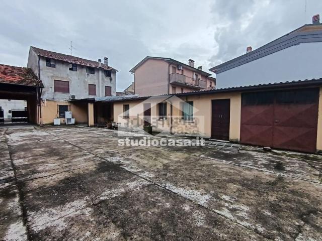 Villetta indipendente in vendita di 300 m² in Via Giovanna Alzeni