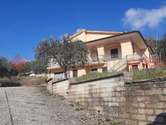 Villetta indipendente in vendita di 300 m² in Via Gracilia, 51