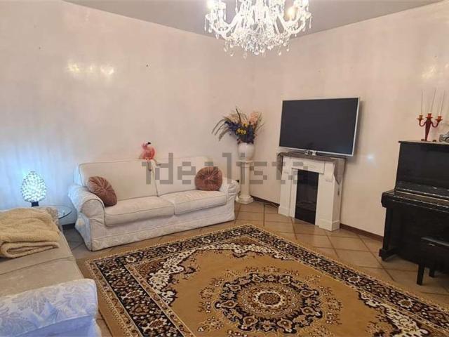 Villetta indipendente in vendita di 300 m² in Via Grassi