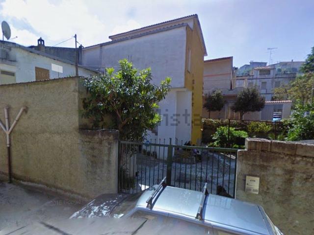 Villetta indipendente in vendita di 300 m² in Via Grazia Deledda, 2